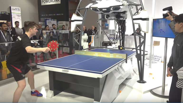Άνθρωπος vs ρομπότ σε αγώνα πινγκ-πονγκ