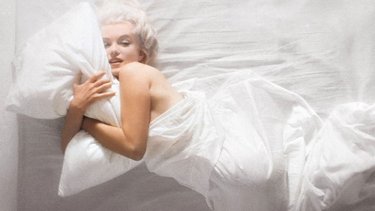 Σε δημοπρασία, η κάμερα της φωτογράφισης «In Bed With Marilyn Monroe»
