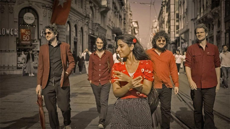 Οι Light in Babylon στην Αθήνα