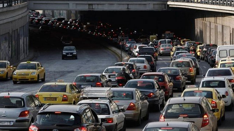 Αυξημένη κίνηση στους δρόμους της Αθήνας