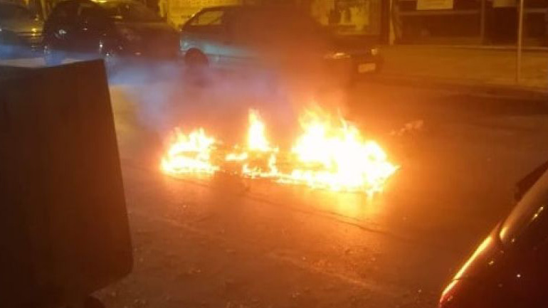 Άνδρας έβαλε φωτιά σε στρώμα στο κέντρο της Θεσσαλονίκης