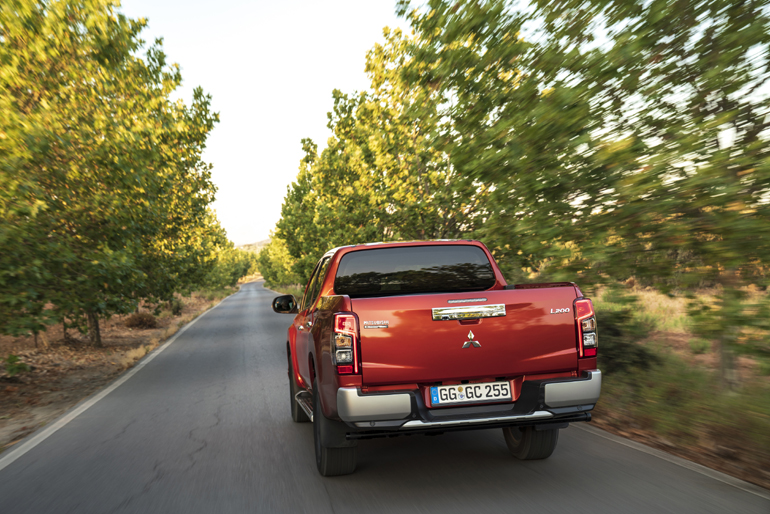 Αλλαγές στο πίσω μέρος με νέα φωτιστικά σώματα