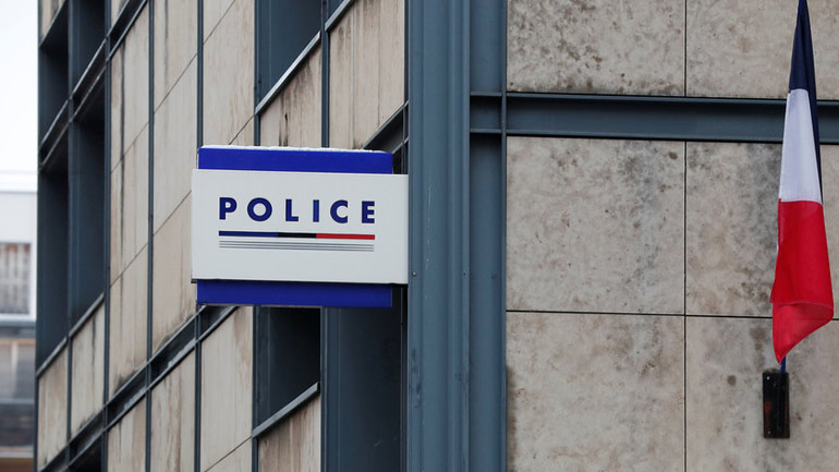 Παρίσι: Αστυνομικός δέχτηκε επίθεση με μαχαίρι – Νεκρός ο δράστης