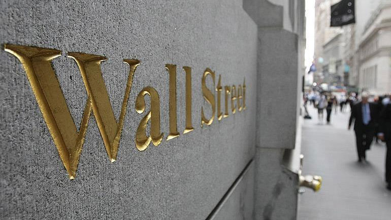 Σε αναμονή η Wall Street μετά τη διήμερη “βουτιά” των 800 μονάδων