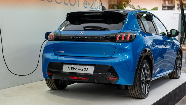 Πολύ μεγάλη η ζήτηση για το Peugeot e-208