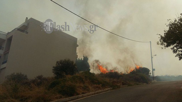 Πυρκαγιά στο Ρέθυμνο κοντά σε κατοικημένη περιοχή