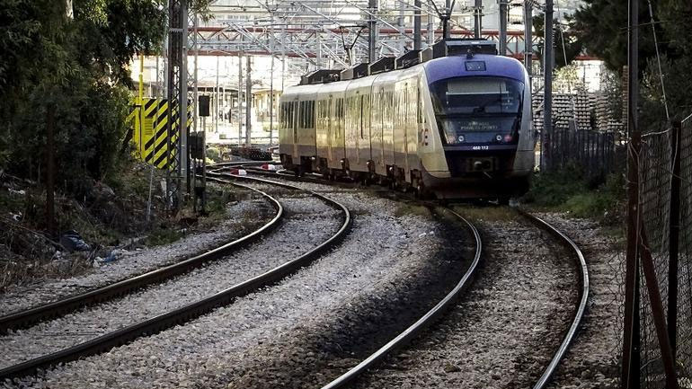 Πτώση δέντρου προκάλεσε προβλήματα στα δρομολόγια του Προαστιακού