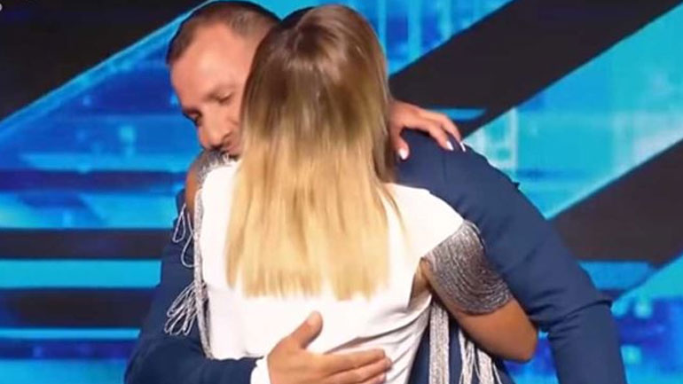 X Factor: Η συγκίνηση της Μελίνας Ασλανίδου και η τρυφερή αγκαλιά σε παίκτη!