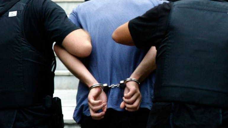 Θήβα: Σύλληψη 34χρονου φυγόποινου μετά από καταδίωξη