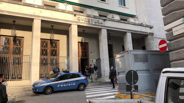 Πυροβολισμοί σε αστυνομικό τμήμα στην Ιταλία – Δύο αστυνομικοί νεκροί