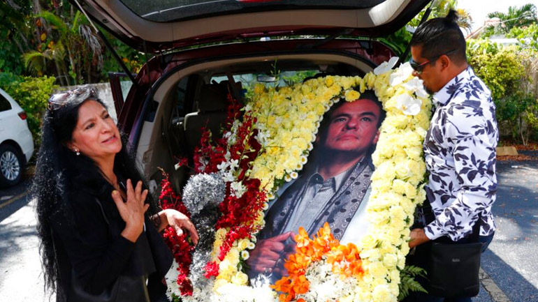 ΗΠΑ: Το τελευταίο «αντίο» στον Μεξικανό τραγουδιστή Χοσέ Χοσέ στο Μαϊάμι