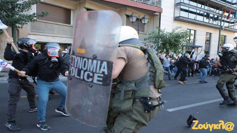 Ένταση και χημικά στη συγκέντρωση κατά του Πομπέο στο κέντρο της Αθήνας