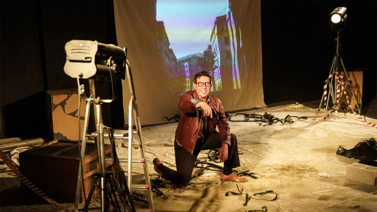 «Παζολίνι»  με τον Ένκε Φεζολλάρι στο θέατρο Φούρνος