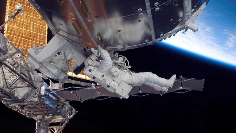 Ακόμη ένα ανδρικό… «κάστρο» πέφτει: Στις 21 Οκτωβρίου ο πρώτος γυναικείος διαστημικός περίπατος!