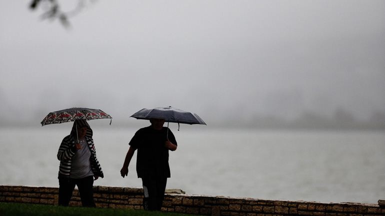 Κυριακή: Νεφώσεις, βροχές και καταιγίδες