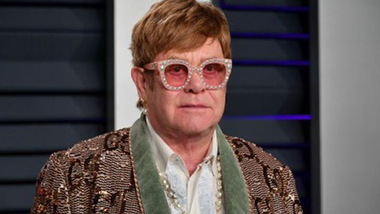 Elton John: «Έφτασα κοντά στον θάνατο και προσευχόμουν να ζήσω λίγο ακόμη»