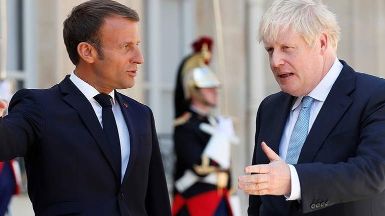 Ο Μακρόν καλεί τον Τζόνσον να ξεκινήσει τάχιστα τις συνομιλίες για το Brexit με την Ε.Ε.