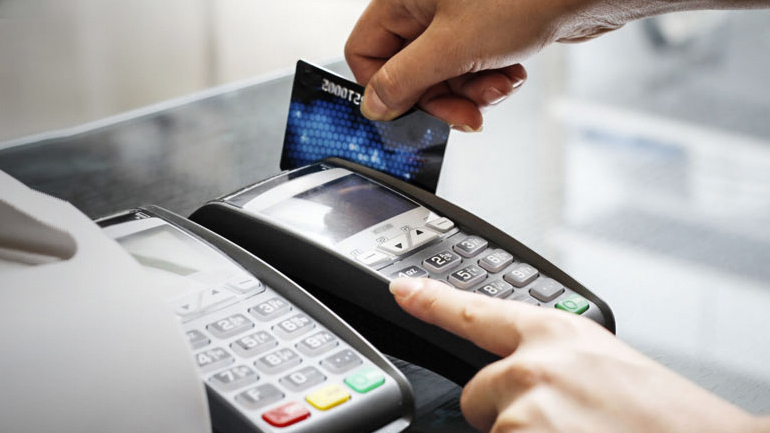 Στο 30% του εισοδήματος οι υποχρεωτικές πληρωμές με κάρτα