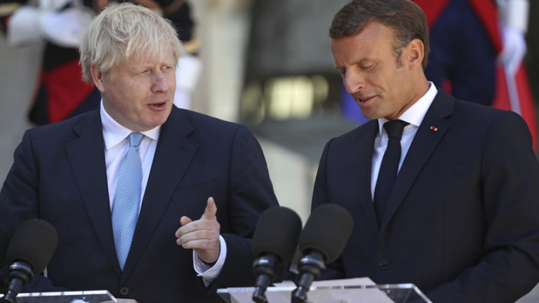 Brexit: Προειδοποίηση Τζόνσον προς Μακρόν ότι δεν θα υπάρξει άλλη αναβολή
