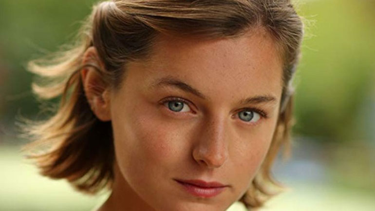 Οι πρώτες εικόνες της Έμα Κόριν να υποδύεται την πριγκίπισσα Νταϊάνα στη σειρά «The Crown»