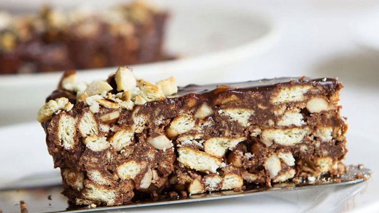 Λαχταριστές μπάρες με κρέμα φουντουκιού χωρίς ψήσιμο