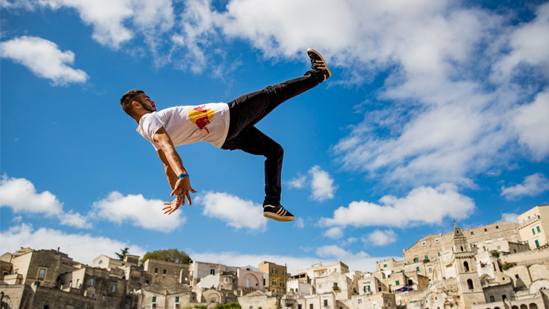 Ο Δημήτρης Κυρσανίδης στο βάθρο του Red Bull Art of Motion της Ιταλίας