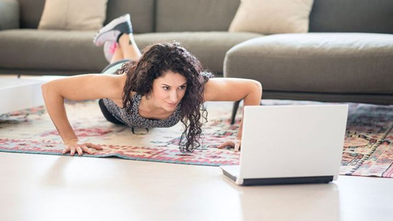 Aσκήσεις χωρίς βάρη για γυμνασμένους ώμους!