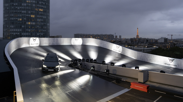 Έφτιαξαν πίστα σε οροφή κτηρίου στο Παρίσι