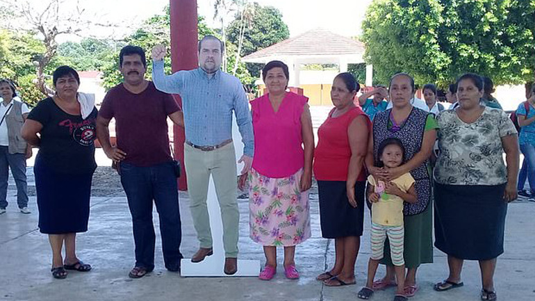 Μεξικό: Δήμαρχος δεν πήγε σε εκδήλωση και έστειλε το χάρτινο ομοίωμά του