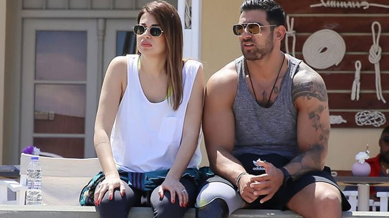 Ελένη Χατζίδου – Ετεοκλής Παύλου: Πρωινή βόλτα με την κόρη τους!