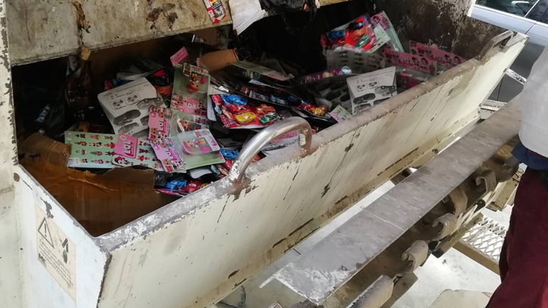 Κατασχέσεις σε αποθήκη εταιρείας εμπορίας παιχνιδιών στον Άγιο Ιωάννη Ρέντη