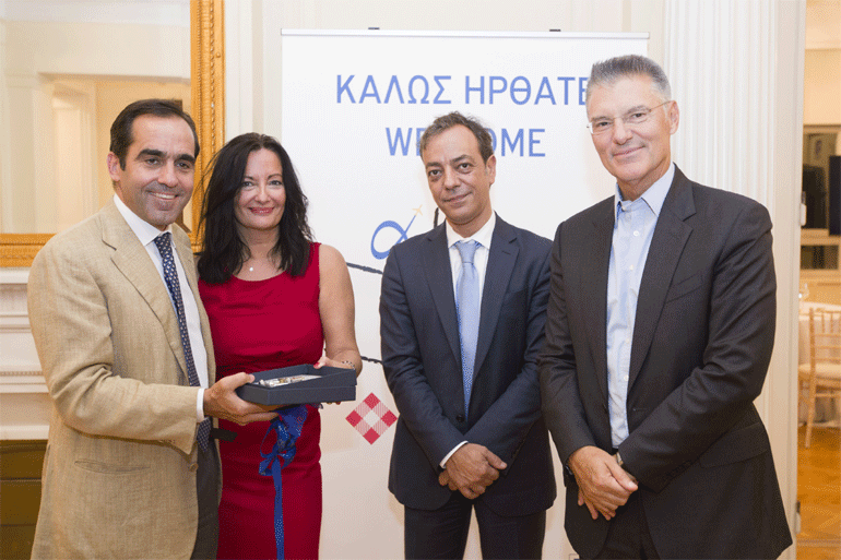 (Από αριστερά), Carlos Muñoz, ιδρυτής και CEO της Volotea, Ιωάννα Παπαδοπούλου, Διευθύντρια Επικοινωνίας & Μάρκετινγκ, ΔΑΑ, Carlos Cerqueiro, Volotea, Corporate Development and Communications, Γιάννης Παράσχης, CEO, Διεθνής Αερολιμένας Αθηνών