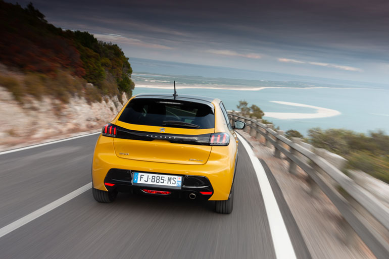 Το νέο 208 μοιάζει με την απερχόμενη γενιά μόνο στο... όνομα!