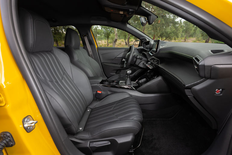 Άνετα και λειτουγικά τα καθίσματα...