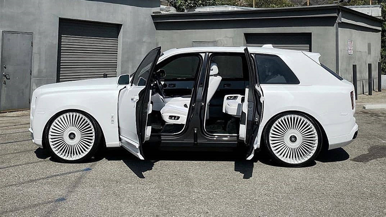 Η πιο λευκή Rolls Royce Cullinan στον κόσμο!