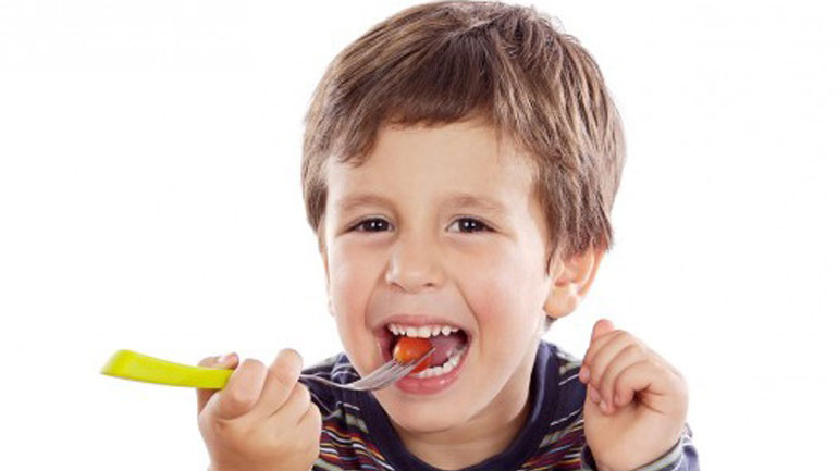 Φαγητό και παιδιά: Πέντε λάθος φράσεις σχετικές με το φαγητό που λέτε στο παιδί