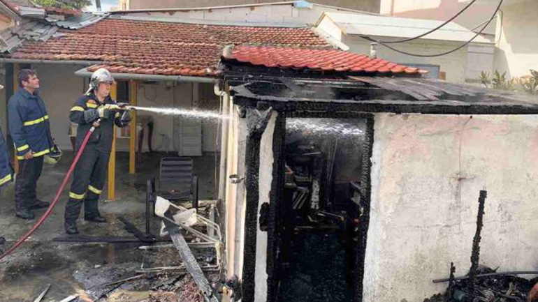 Φωτιά σε αποθήκη σπιτιού στον Βόλο