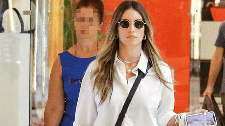 Αθηνά Οικονομάκου: Βόλτα σε γνωστό εμπορικό κέντρο των βορείων προαστίων