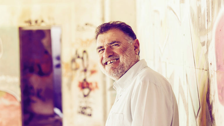 Οι «Μύστες» του Γιάννη Χαλκιαδάκη στο Γυάλινο Μουσικό Θέατρο