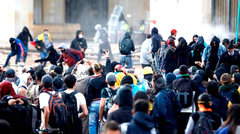 Επεισόδια μεταξύ φοιτητών και αστυνομίας στην Κολομβία
