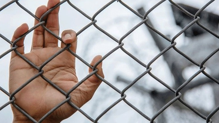 ΕΔΔΑ: Άρση κράτησης 20 ασυνόδευτων ανηλίκων σε αστυνομικά τμήματα