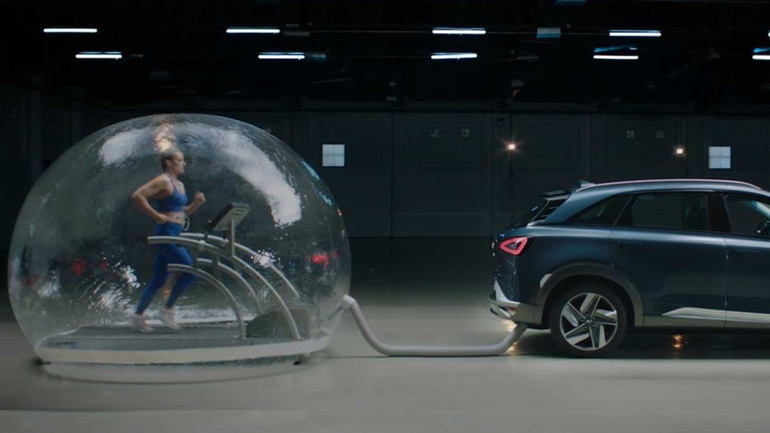 Αυτοκίνητο δίνει οξυγόνο σε αθλήτρια!