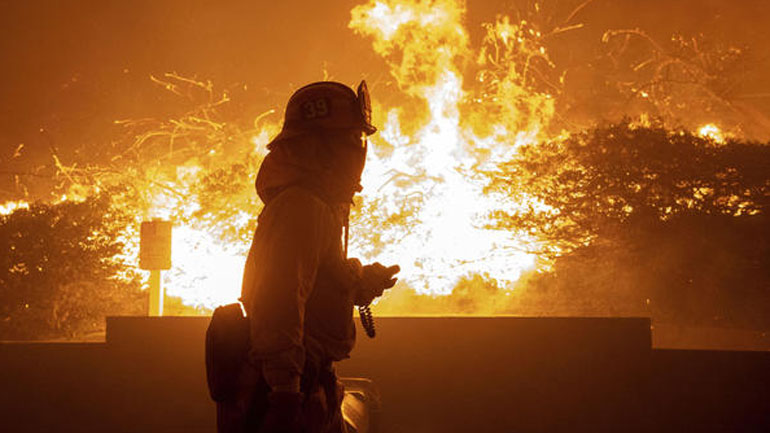 Εκκενώνονται περιοχές στην Καλιφόρνια εξαιτίας πυρκαγιών