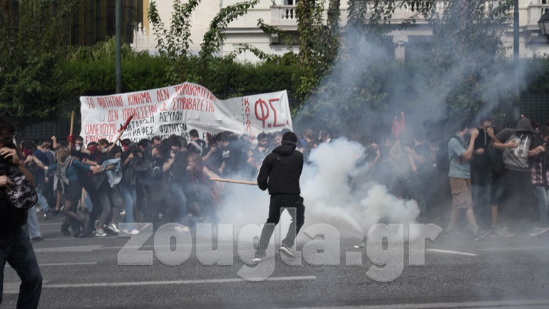 Επεισόδια στη Βουλή κατά τη διάρκεια πορείας φοιτητών