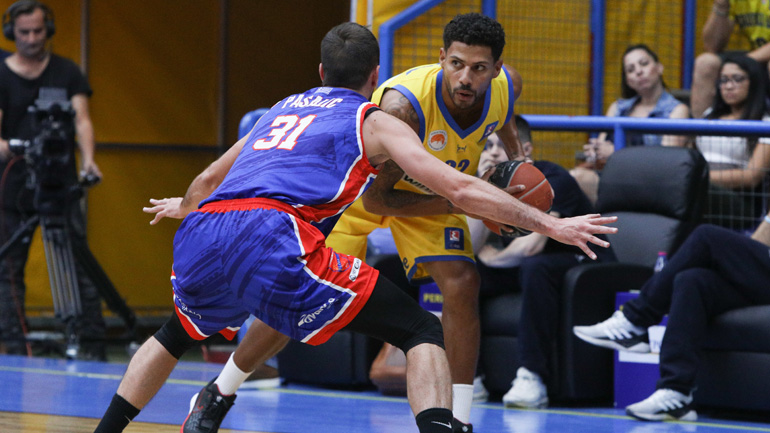 Συνεχίζει αήττητο το Περιστέρι, 95-69 τον Πανιώνιο