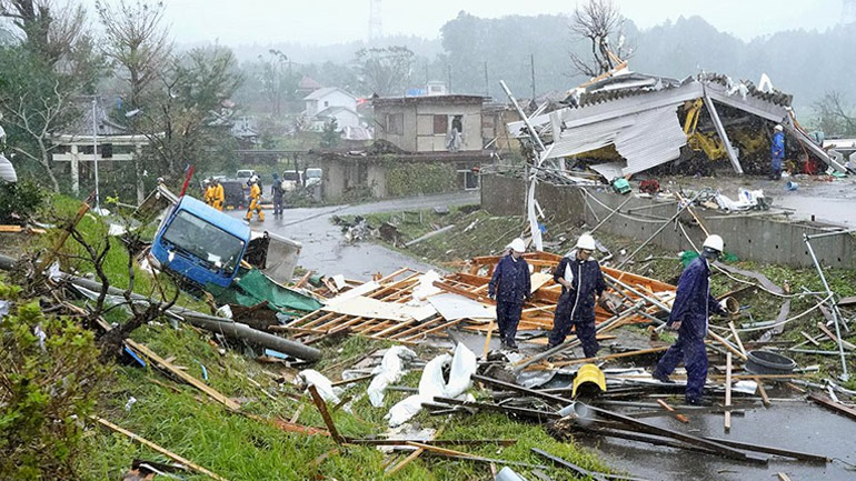 Ιαπωνία: 8 νεκροί, 106 τραυματίες και 15 αγνοούμενοι από τον τυφώνα Χαγκίμπις