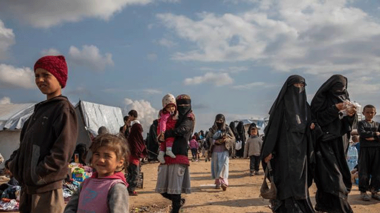 Συρία: Τουλάχιστον 100 μέλη οικογενειών που συνδέονται με το Ισλαμικό Κράτος δραπέτευσαν από στρατόπεδο