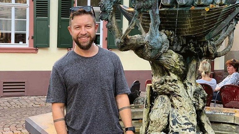 Γιάννης Βαρδής: Δημοσίευσε μια σπάνια φωτογραφία του γιου του