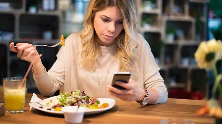 Οι τροφές που πρέπει να βγάλετε από τη διατροφή σας αν θέλετε να χάσετε κιλά