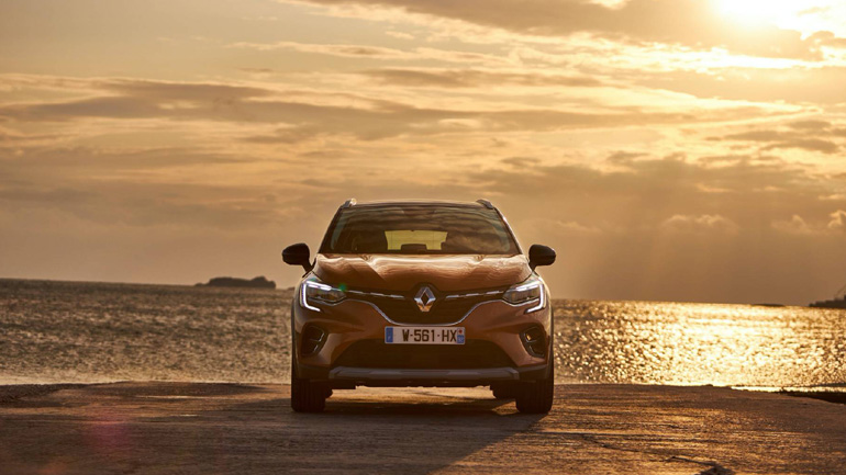 Το ελληνικό ηλιοβασίλεμα έχει μαγέψει ακόμη και τη Renault. Αυτή είναι φωτογραφία από τον επίσημο λογαριασμό της στα social media